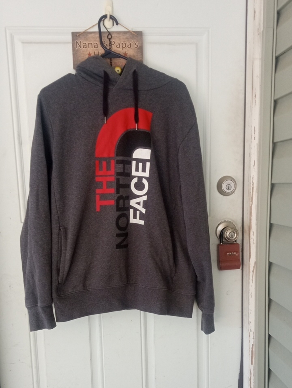 Men's Medium North Face Hoodie